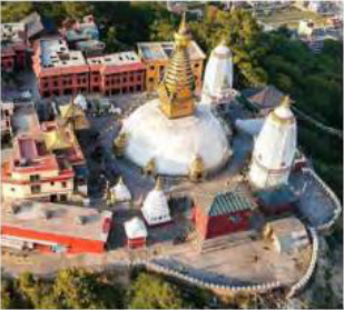 डाँडाको टुप्पोमा रहेको स्वयम्भूनाथ स्तूप र यसको वरिपरिका मन्दिर तथा अन्य संरचना।