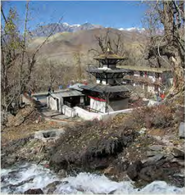 हिमाली भेगको धार्मिक स्थल। यहाँ तीर्थालु र पर्यटक दुवै पुग्छन्।